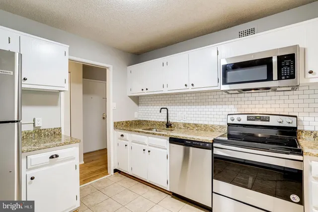 $258,000 | 2300 Pimmit Drive, Unit 102, Falls Church, VA 22043