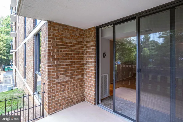 $258,000 | 2300 Pimmit Drive, Unit 102, Falls Church, VA 22043