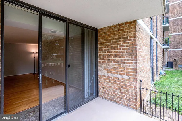 $258,000 | 2300 Pimmit Drive, Unit 102, Falls Church, VA 22043