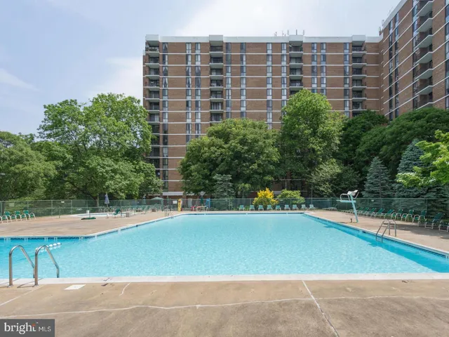 $258,000 | 2300 Pimmit Drive, Unit 102, Falls Church, VA 22043