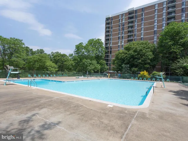 $258,000 | 2300 Pimmit Drive, Unit 102, Falls Church, VA 22043