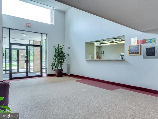 $258,000 | 2300 Pimmit Drive, Unit 102, Falls Church, VA 22043