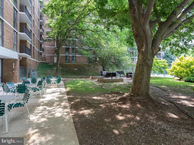 $258,000 | 2300 Pimmit Drive, Unit 102, Falls Church, VA 22043