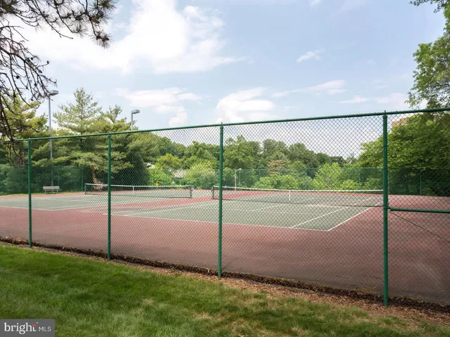 $258,000 | 2300 Pimmit Drive, Unit 102, Falls Church, VA 22043