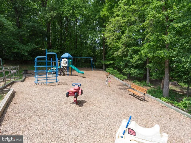 $258,000 | 2300 Pimmit Drive, Unit 102, Falls Church, VA 22043