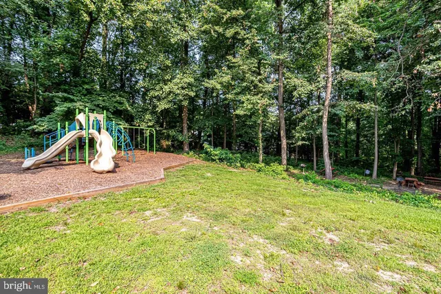 $258,000 | 2300 Pimmit Drive, Unit 102, Falls Church, VA 22043