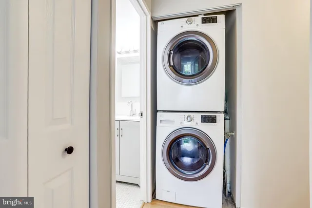 $258,000 | 2300 Pimmit Drive, Unit 102, Falls Church, VA 22043