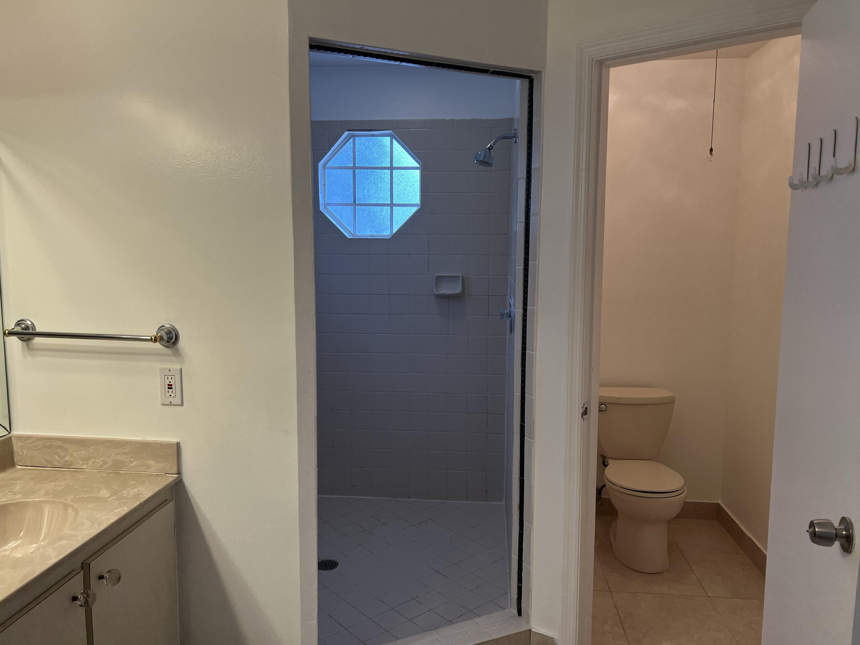 6622 Via Regina Boca Raton, FL 33433 - Photo 19 of 29 Primary Bathroom