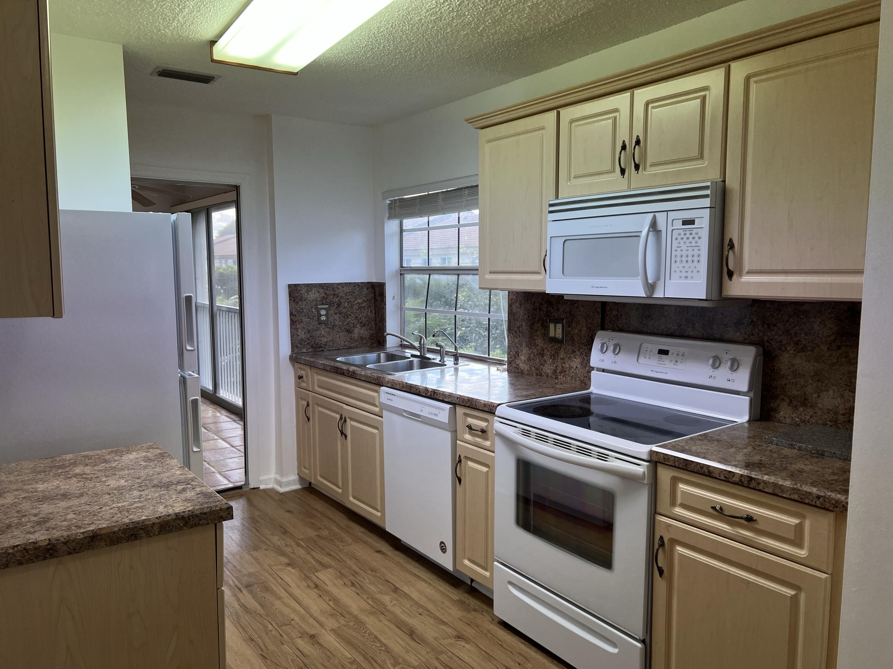 6622 Via Regina Boca Raton, FL 33433 - Photo 2 of 29 Kitchen