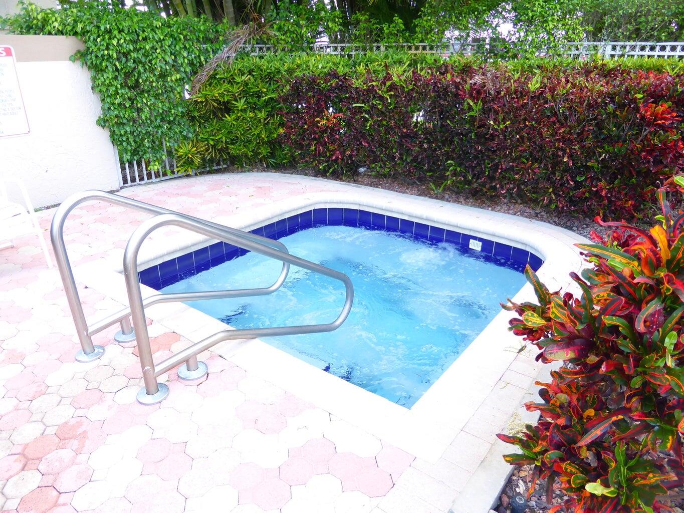 6622 Via Regina Boca Raton, FL 33433 - Photo 26 of 29 Jacuzzi