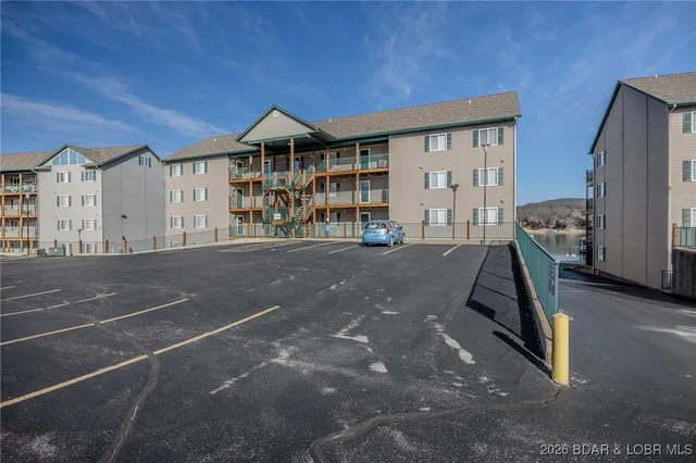 $329,000 | 172 Cedar Glen Drive, Unit 4B, Camdenton, MO 65020