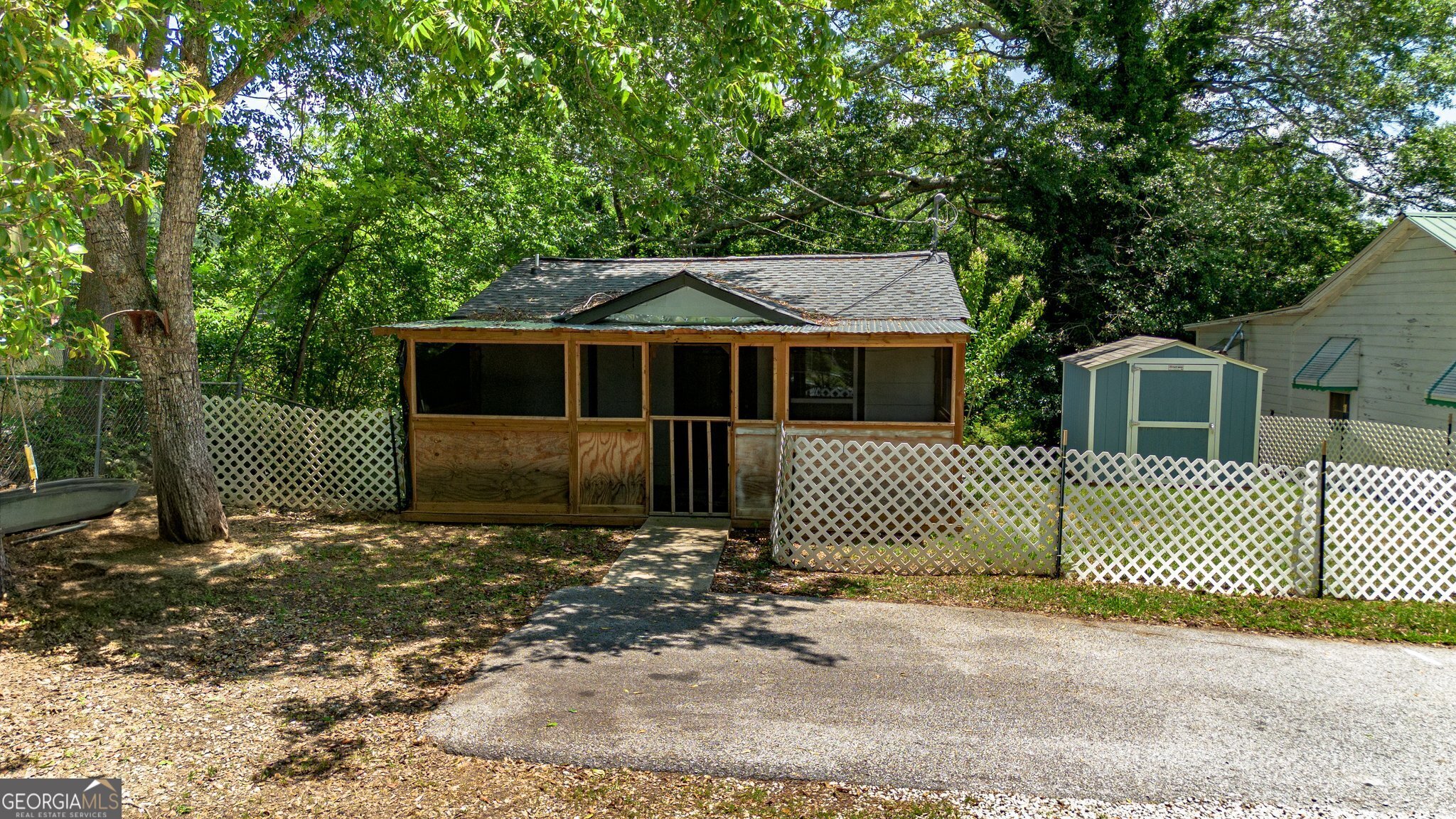 128 Branch Street Toccoa, GA 30577 - Photo 14 of 38 front view of a house