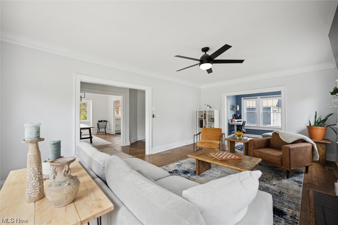 12737 Cedar Road Cleveland Heights, OH 44106 - Photo 6 of 33 Light & Airy