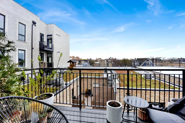 $875,000 | 5015 North Clark Street, Unit 304, Chicago, IL 60640