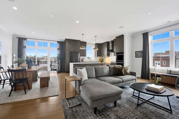 $875,000 | 5015 North Clark Street, Unit 304, Chicago, IL 60640