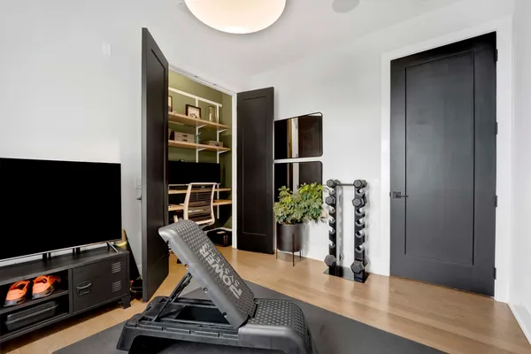 $875,000 | 5015 North Clark Street, Unit 304, Chicago, IL 60640
