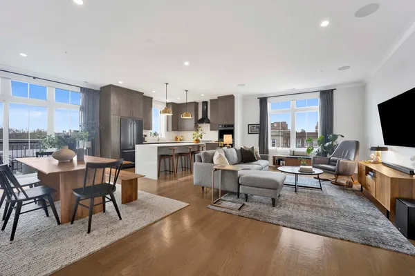 $875,000 | 5015 North Clark Street, Unit 304, Chicago, IL 60640