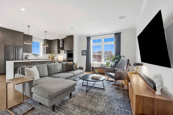 $875,000 | 5015 North Clark Street, Unit 304, Chicago, IL 60640