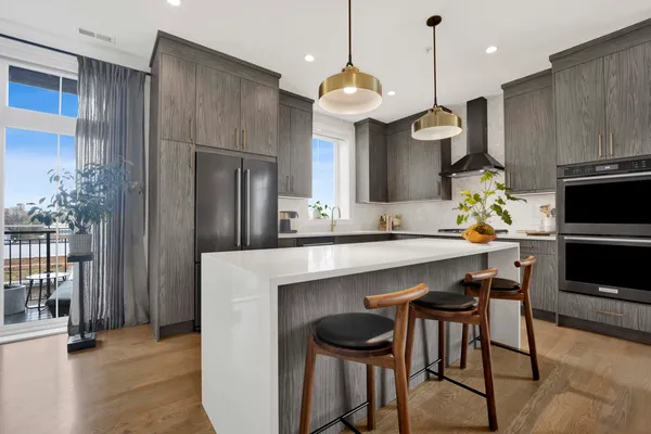 $875,000 | 5015 North Clark Street, Unit 304, Chicago, IL 60640