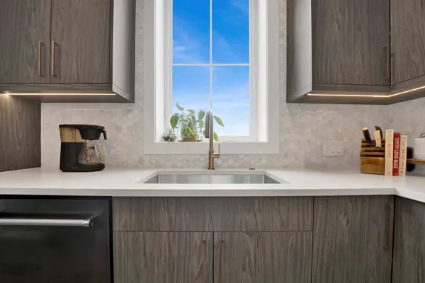 $875,000 | 5015 North Clark Street, Unit 304, Chicago, IL 60640