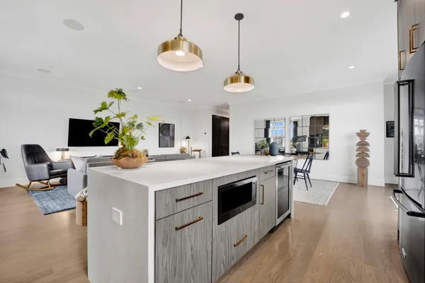 $875,000 | 5015 North Clark Street, Unit 304, Chicago, IL 60640
