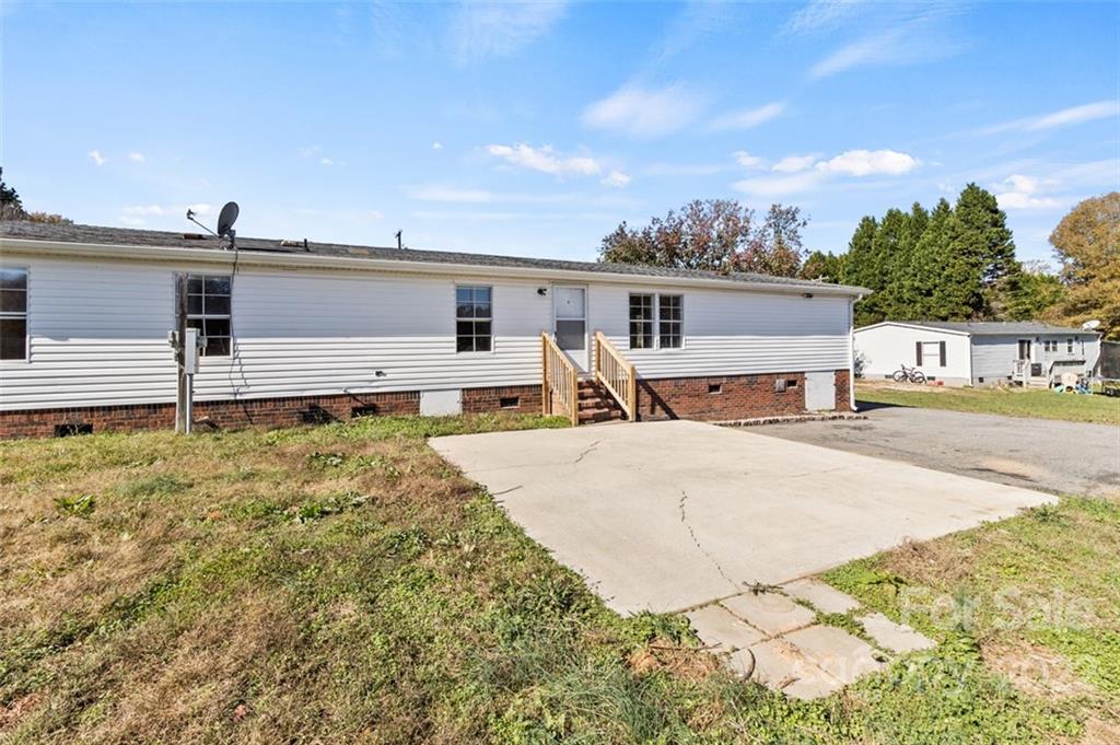 7237 Long Island Road Catawba, NC 28609 - Photo 34 of 36 a house view with a backyard space