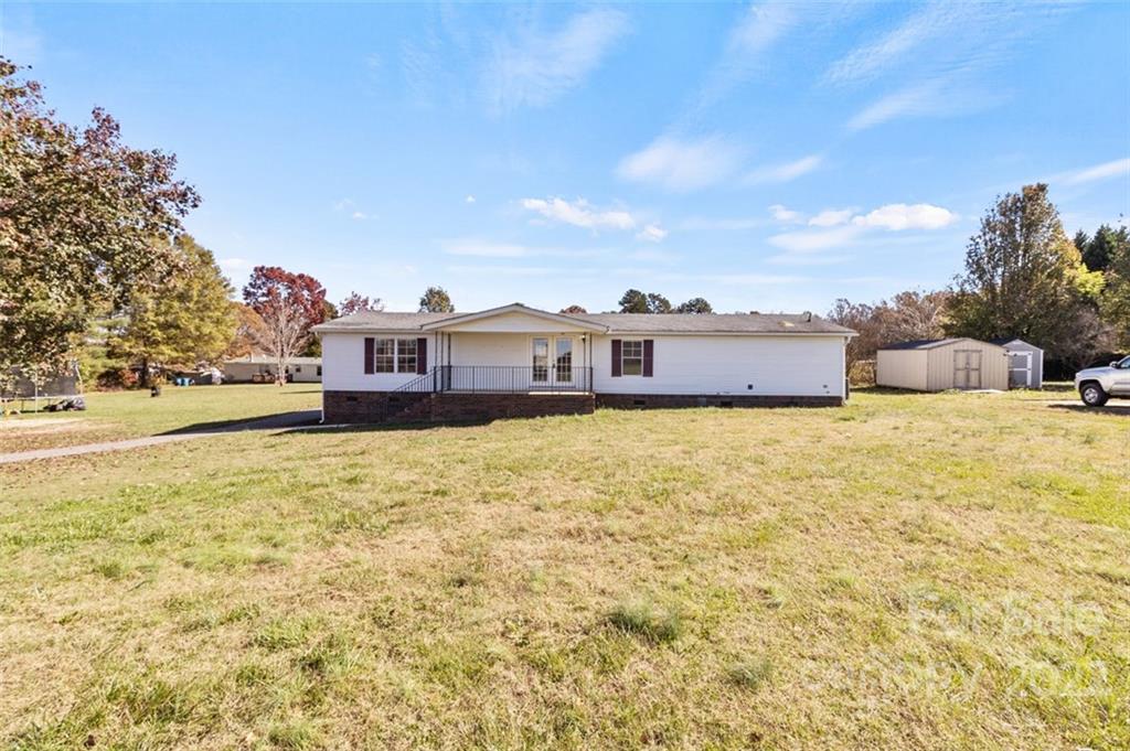 7237 Long Island Road Catawba, NC 28609 - Photo 35 of 36 a front view of a building with a yard