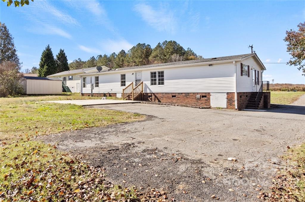 7237 Long Island Road Catawba, NC 28609 - Photo 5 of 36 a view of a house with a yard