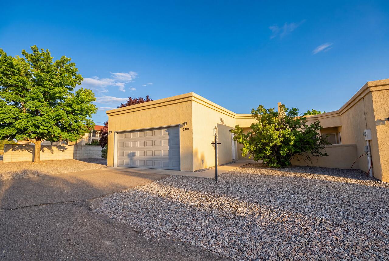 3201 Oakmount Drive Southeast Rio Rancho, NM 87124 - Photo 3 of 25 Gallery Image 3
