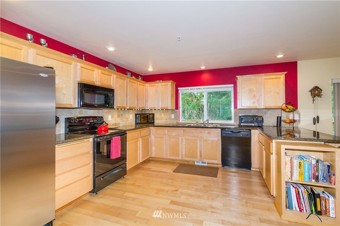 5312 Northeast 11th Court Renton, WA 98059 - Photo 4 of 19 Gallery Image 4