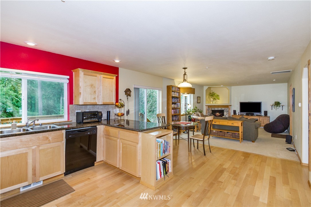 5312 Northeast 11th Court Renton, WA 98059 - Photo 7 of 19 Gallery Image 7