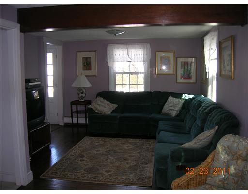 26 Colonial Road Bristol, RI 02809 - Photo 5 of 8 Den/Family/Great Room.