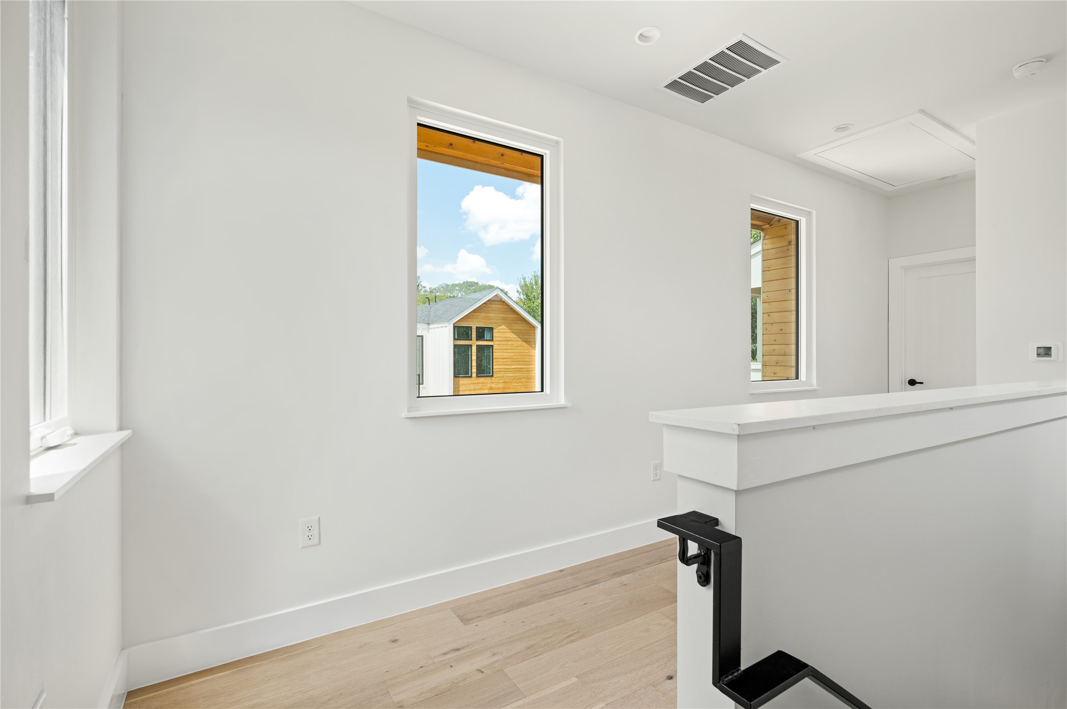 1215 Fort Branch Boulevard, Unit 2 Austin, TX 78721 - Photo 17 of 31 Gallery Image 17