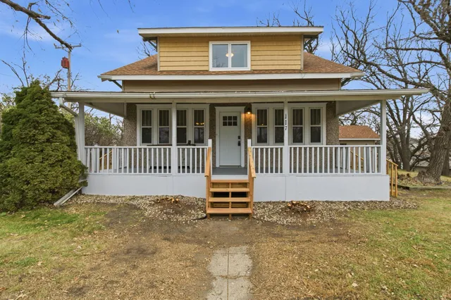 $229,900 | 117 Main Street North, New London, MN 56273