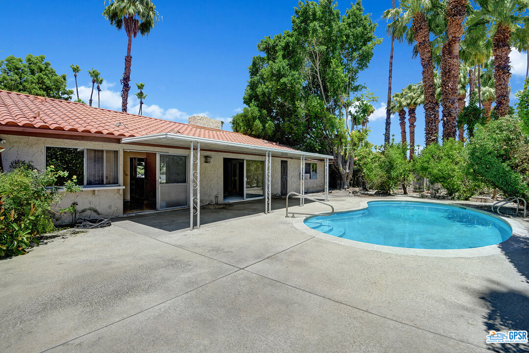 2189 East Sonora Road Palm Springs, CA 92264 - Photo 15 of 29 a view of a house with table and chairs