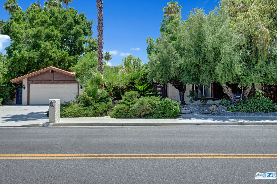 2189 East Sonora Road Palm Springs, CA 92264 - Photo 27 of 29 front view of a house with a street
