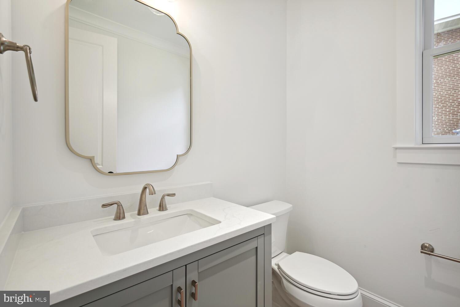 8600 Pelham Road Bethesda, MD 20817 - Photo 16 of 26 Powder Room