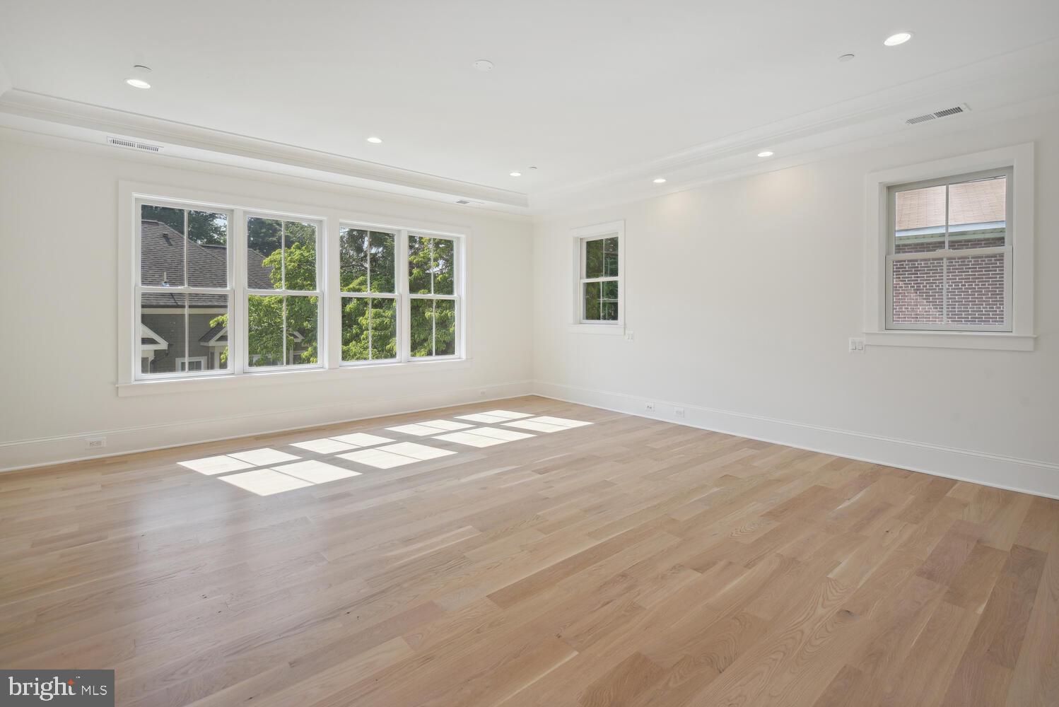 8600 Pelham Road Bethesda, MD 20817 - Photo 19 of 26 Primary Suite