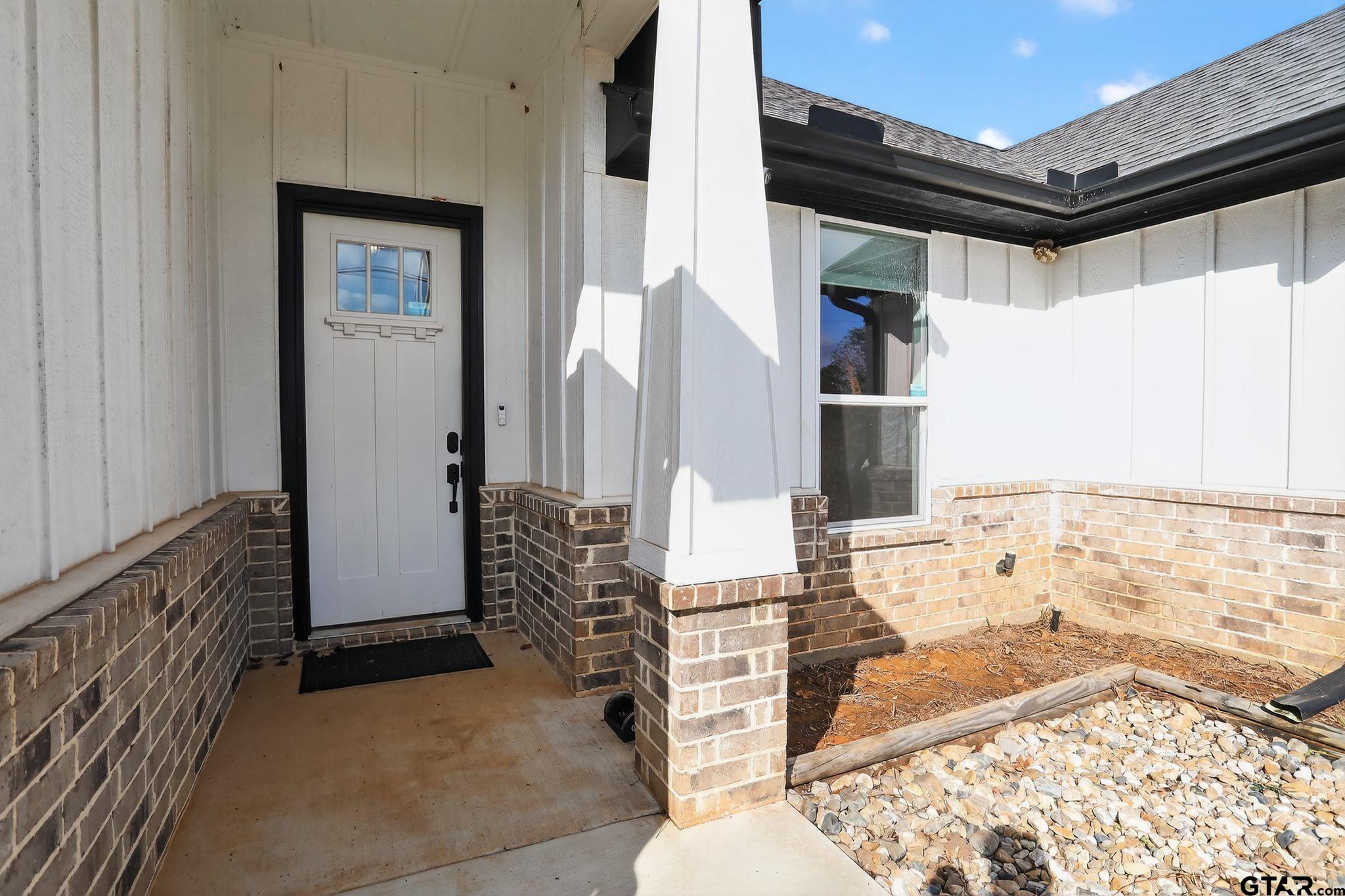 7600 County Road 210 Tyler, TX 75702 - Photo 4 of 30 a view of living room filled with furniture