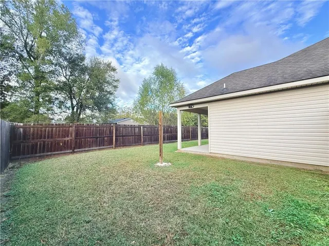 $1,850 | 18049 Bass Lake Trail, Ponchatoula, LA 70454