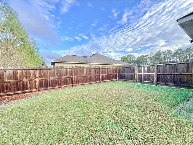 $1,850 | 18049 Bass Lake Trail, Ponchatoula, LA 70454