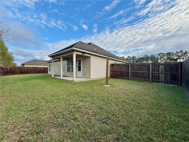 $1,850 | 18049 Bass Lake Trail, Ponchatoula, LA 70454