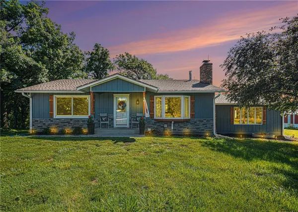 $487,500 | 37156 State Hwy Highway North, Barnard, MO 64423