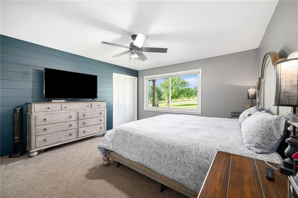$487,500 | 37156 State Hwy Highway North, Barnard, MO 64423
