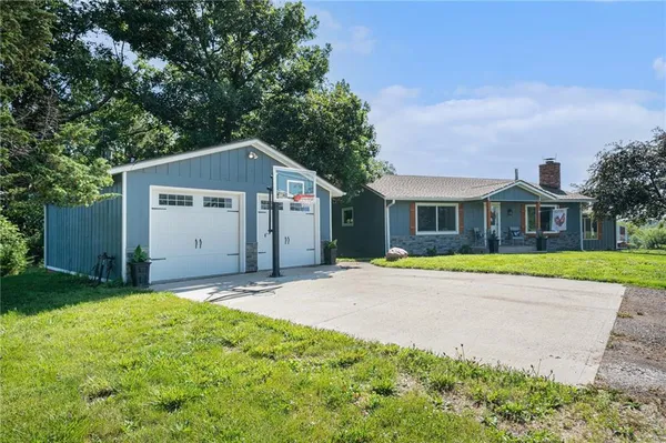 $487,500 | 37156 State Hwy Highway North, Barnard, MO 64423