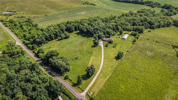 $487,500 | 37156 State Hwy Highway North, Barnard, MO 64423