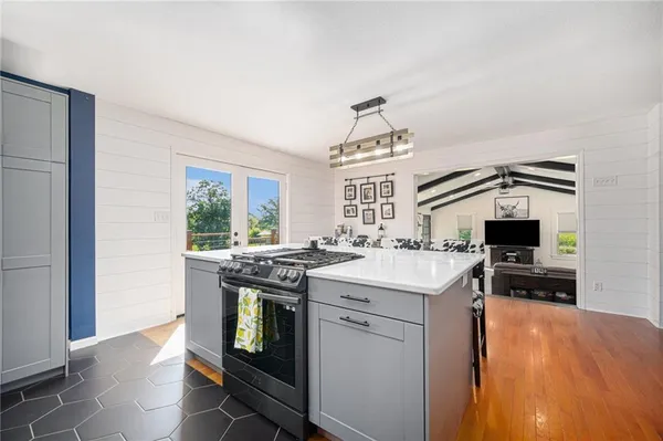 $487,500 | 37156 State Hwy Highway North, Barnard, MO 64423