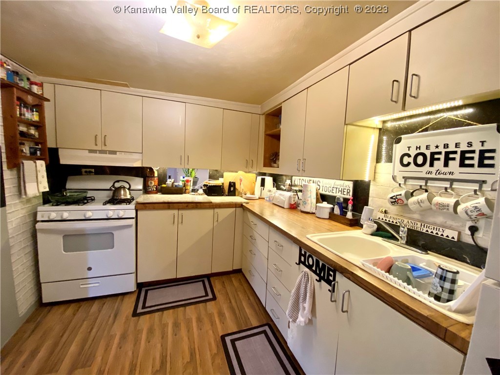 815 Chapel Heights Elkview, WV 25071 - Photo 6 of 14 Gallery Image 6
