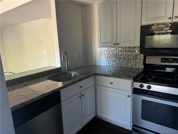 $2,300 | 1 Lexington Hills Road, Unit 7, Harriman, NY 10926