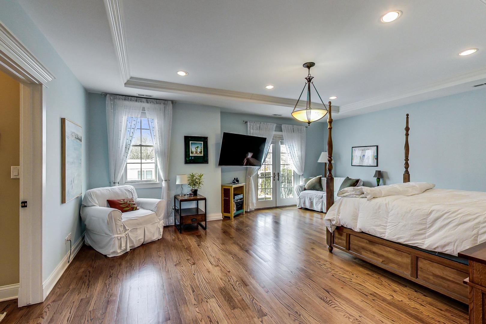 819 Redbud Lane Wilmette, IL 60091 - Photo 29 of 70 a spacious bedroom with a bed and a flat screen tv